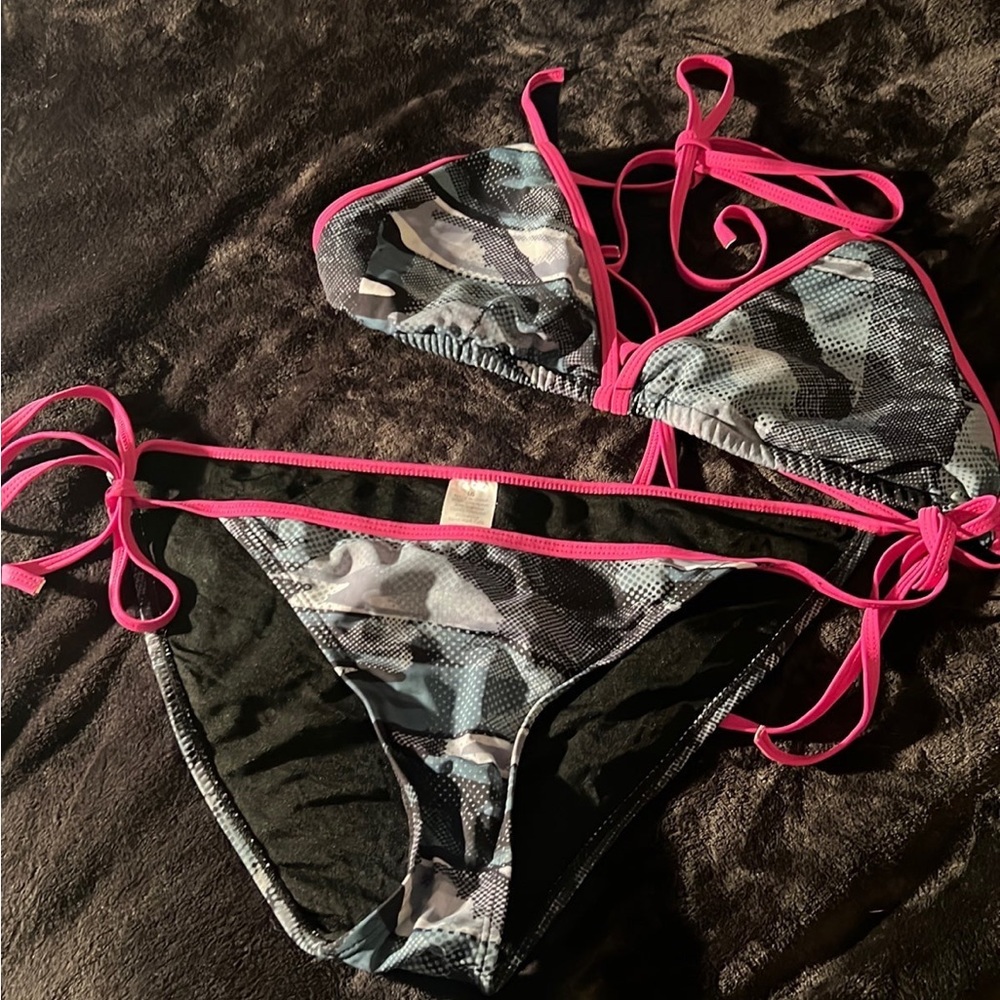 Legendary Whitetails camo bikini top